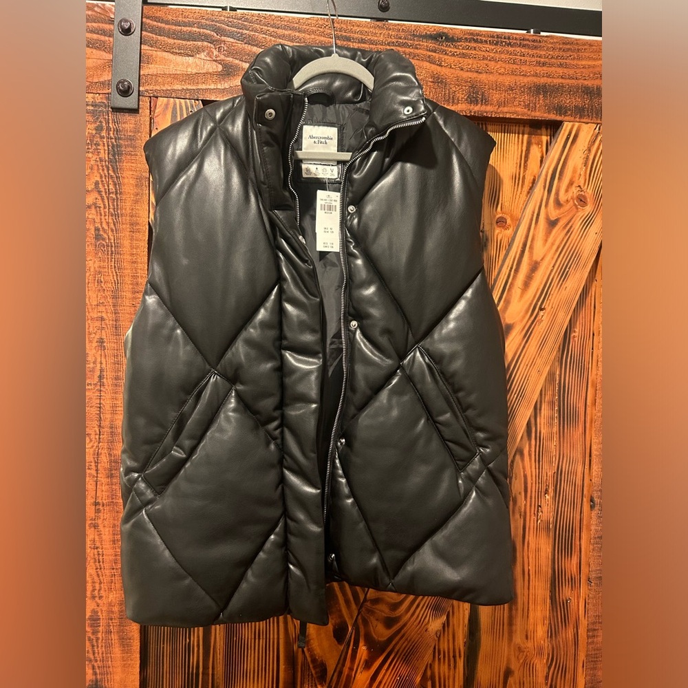 Abercrombie & Fitch oversized vest brand new, tags on. Size Medium